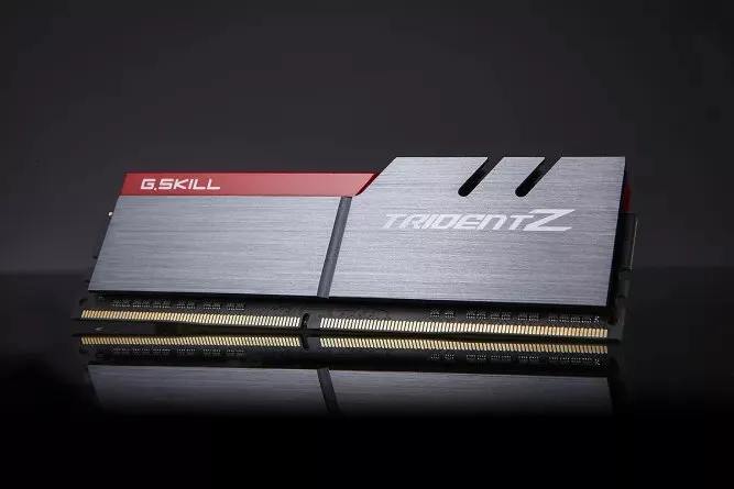 G.Skill Trident Z, 8 GB, 2 x 4 GB, DDR4, 4266 MHz, 288-pin DIMM